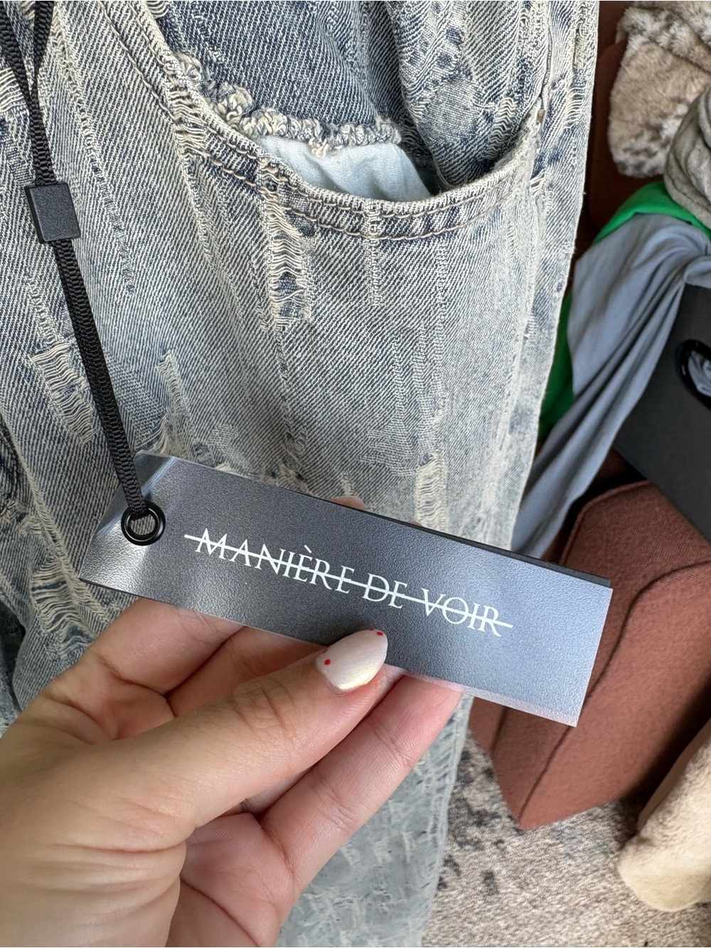 Manière De Voir Light Gray Acid-Wash Relaxed Jeans with Chain - Picture 4 of 11